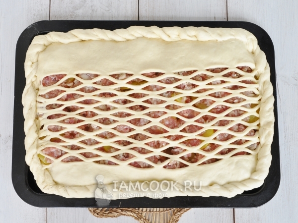 Накрыть пирог тестом