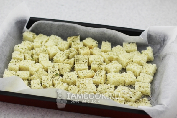 Сухарики в форме для запекания