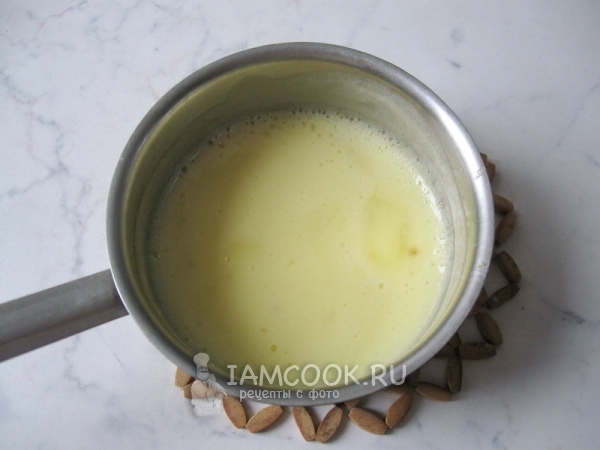Проварить молочно-яичную смесь