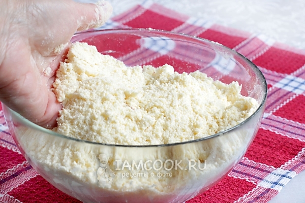 Перетереть масло с мукой