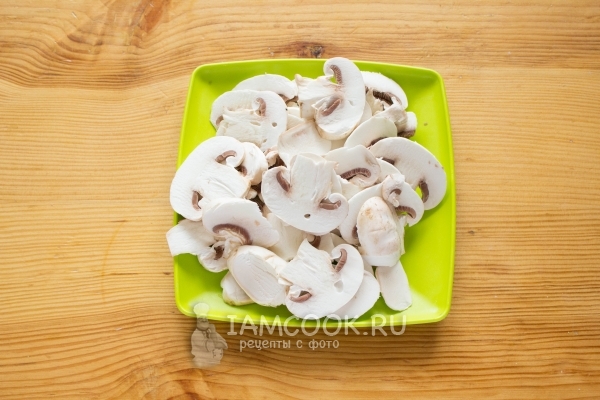 Порезать грибы
