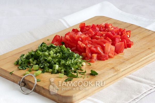 Помидоры и зеленый лук