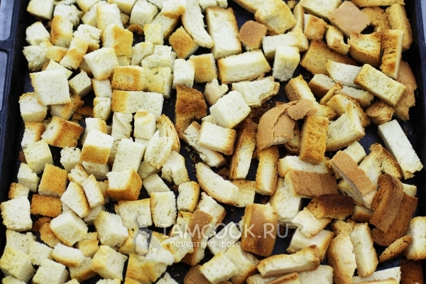 Запеченные кусочки хлеба