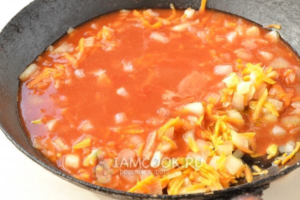 Добавим разведённую томатную пасту