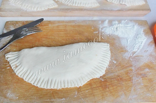 Лепка домашних чебуреков