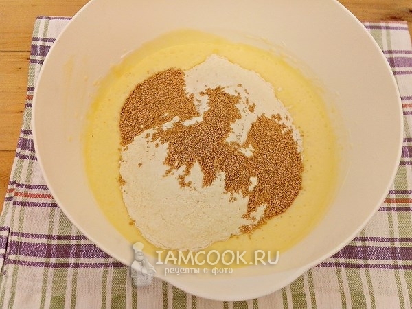 Всыпать дрожжи и муку