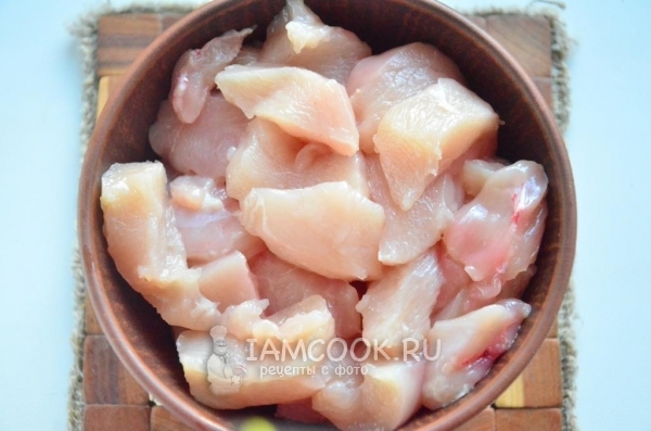 Порезать мясо курицы