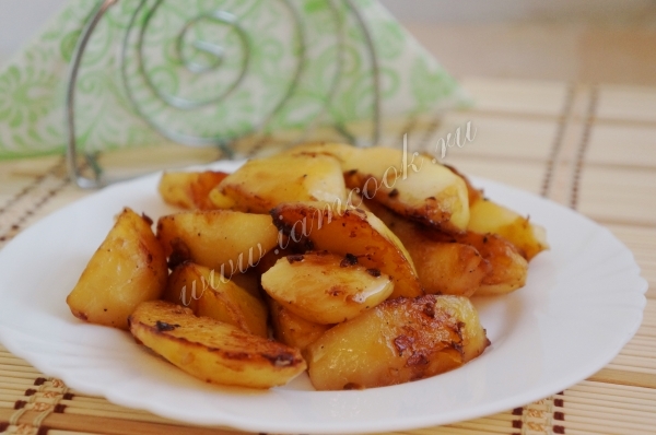Картофель запеченный дольками