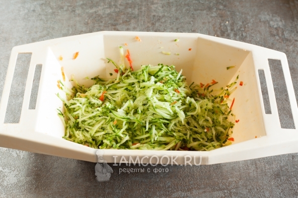 Потереть огурец