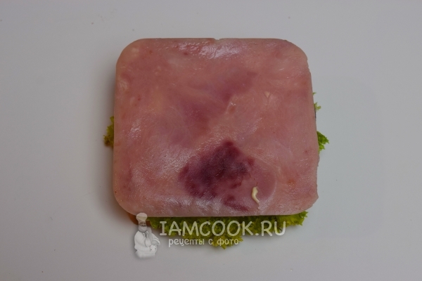 Положить ветчину