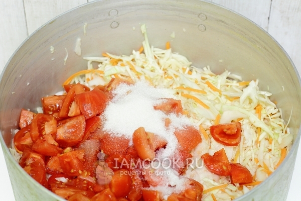 Всыпать соль, сахар и перец