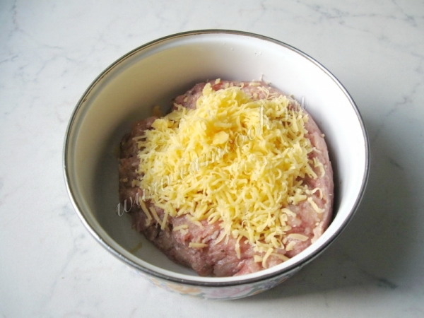 Сыр тертый с фаршем