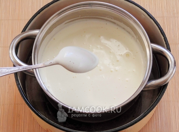 Нагреть взбитые желтки