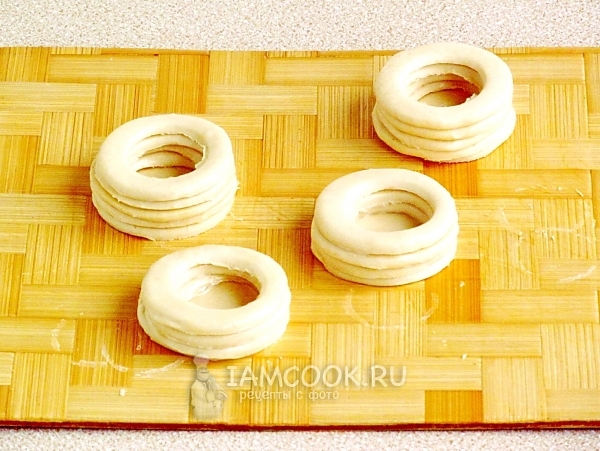 Выложить кружки друг на друга