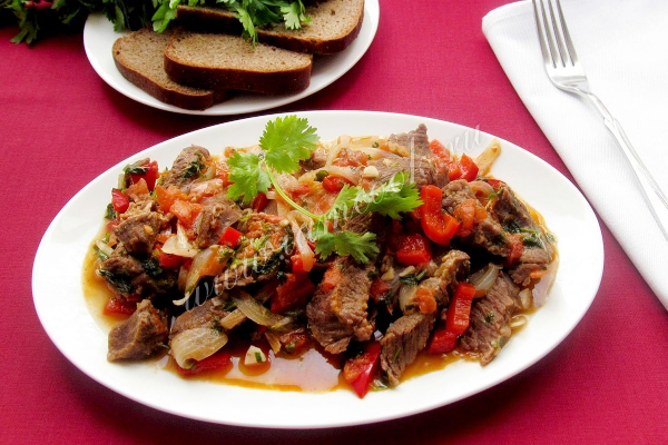 Говядина тушеная с овощами по грузински