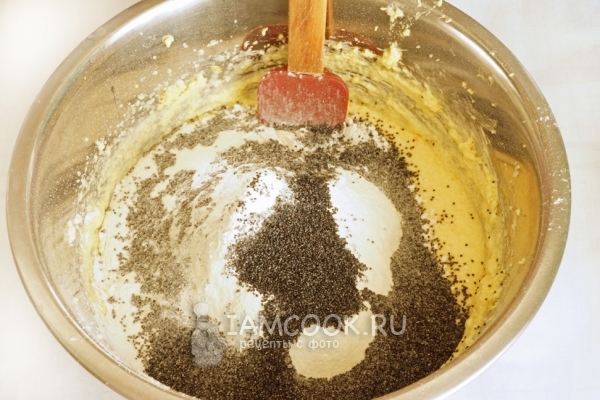 Всыпать муку и мак