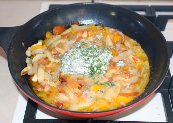 Тушение кабачков со сметаной