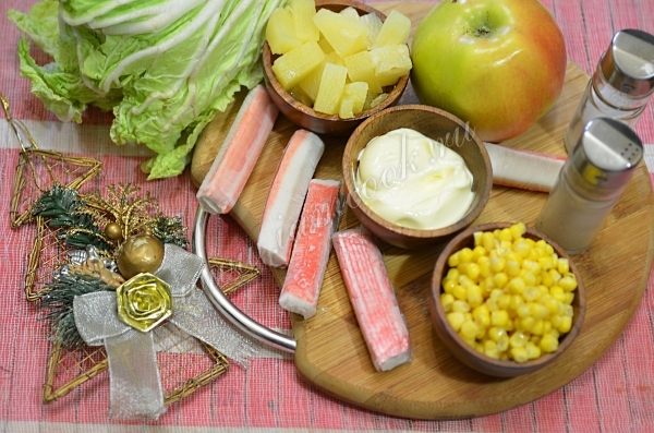 Ингредиенты для крабового салата с пекинской капустой