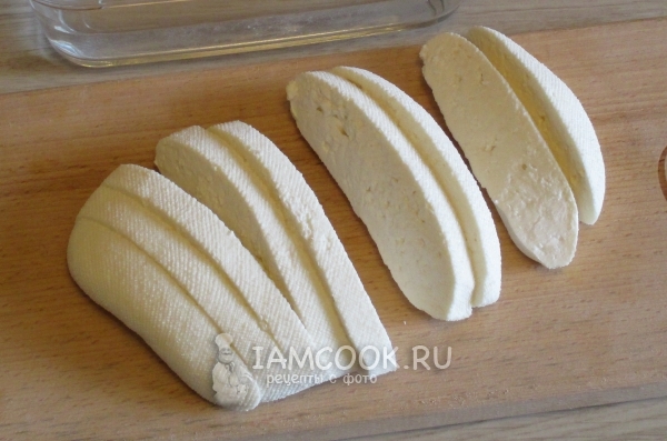 Порезать сыр на куски