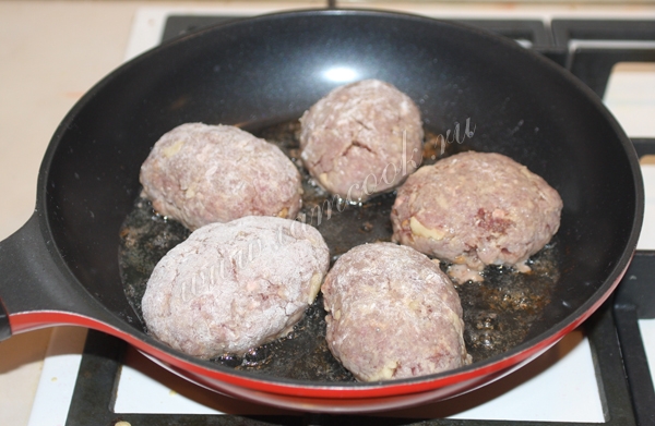 Жарка котлет из говядины на сковороде