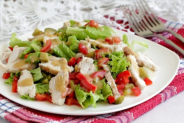 Рецепт зеленого салата из курицы и овощей