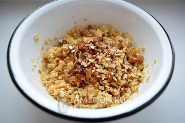 Орехи и финики