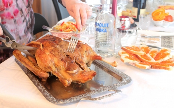 Рецепт гуся с яблоками в духовке