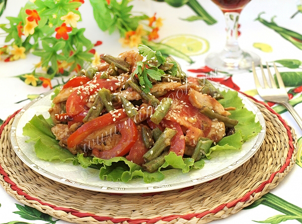 Рецепт теплого салата с курицей