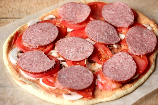 Колбасный слой для пиццы