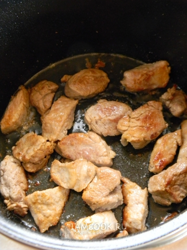 Обжарить мясо