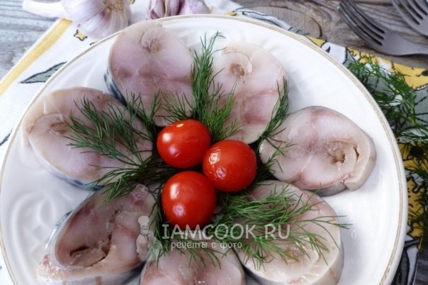 Рецепт cкумбрии, соленой с чесноком