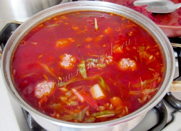 Варим борщ с фрикадельками