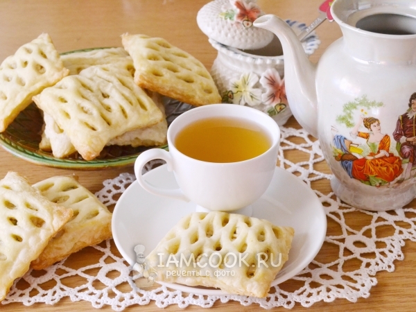 Слойки с курицей, рецепт с фото