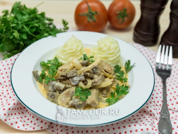 Свинина с шампиньонами на сковороде, рецепт с фото