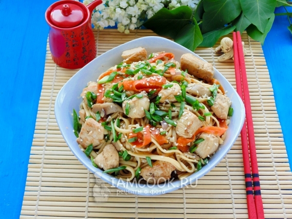 Лапша удон с курицей, рецепт с фото