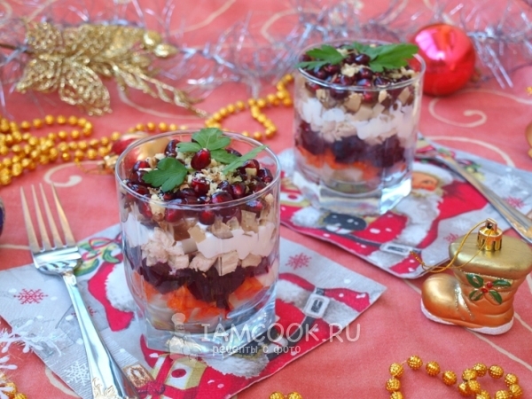 Слоёный салат с курицей и гранатом, рецепт с фото