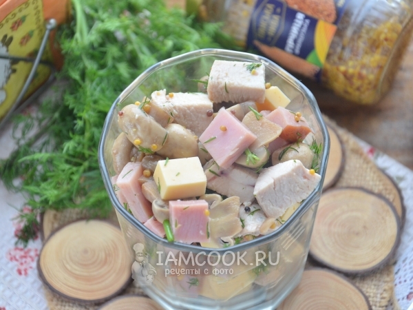 Салат «Людмила» с ветчиной и грибами, рецепт с фото