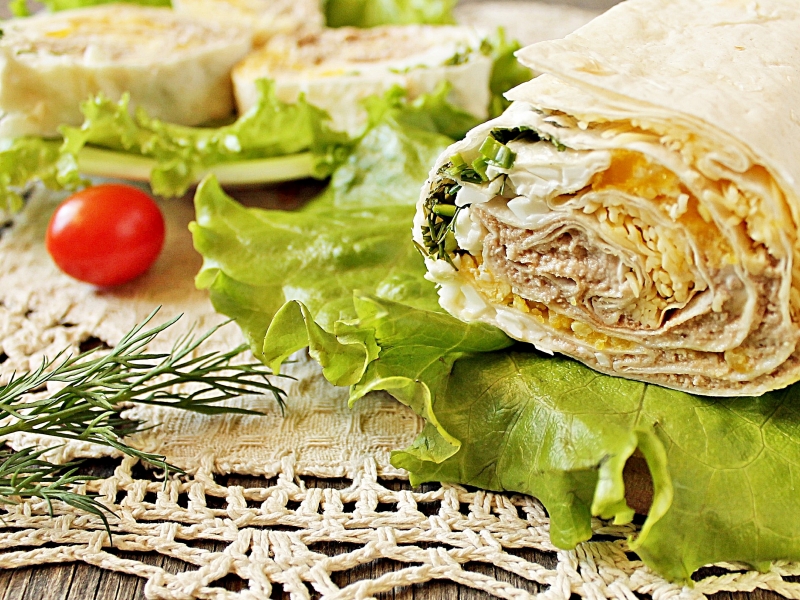 Рулет из лаваша с печенью трески, рецепт с фото