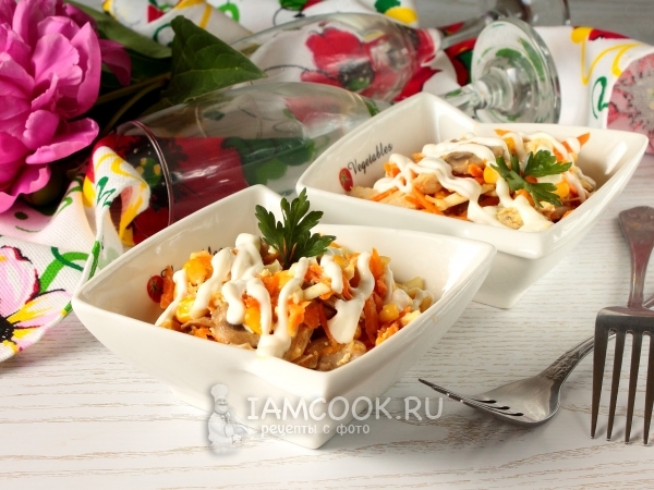 Салат с грибами, курицей и яйцами, рецепт с фото