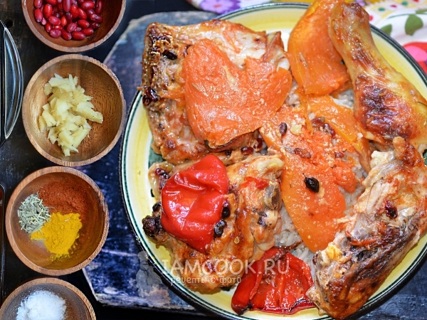 Курица в духовке с тыквой, рецепт с фото