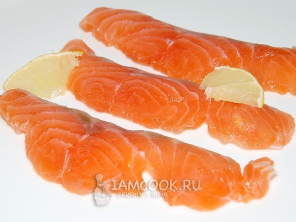 Лосось соленый по-домашнему, рецепт с фото