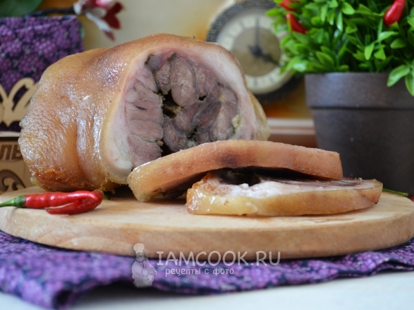 Рулет из свиной рульки в мультиварке, рецепт с фото