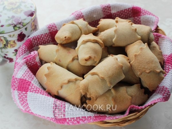 Рогалики с вишней на сметане и маргарине, рецепт с фото