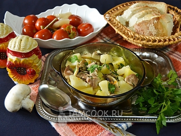 Картошка с мясом и грибами в мультиварке, рецепт с фото