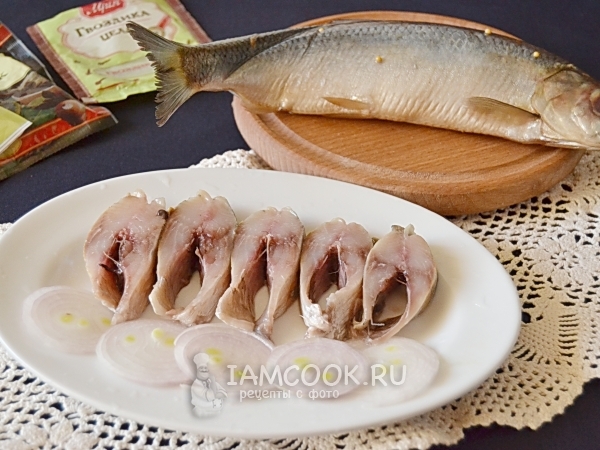 Селедка в домашних условиях, рецепт с фото