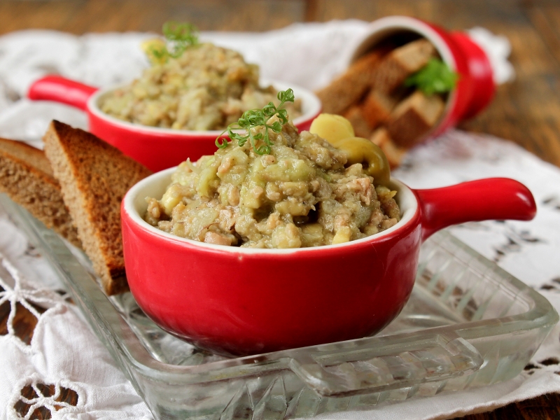 Cалат с авокадо и печенью трески, рецепт с фото