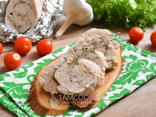 Куриный рулет, запеченный в фольге, рецепт с фото