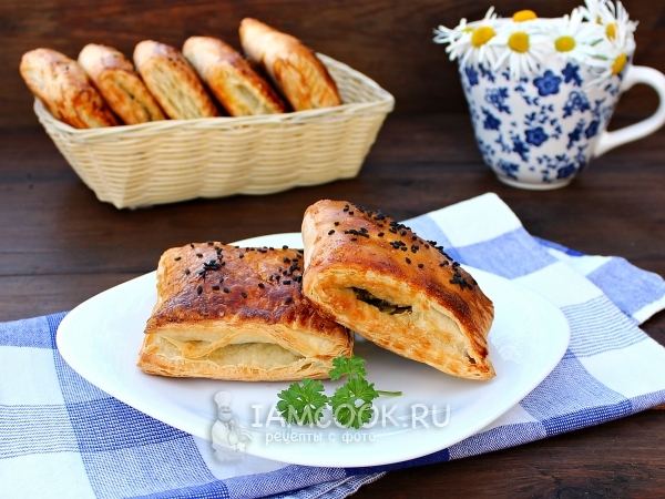 Пирожки с грибами из слоеного теста, рецепт с фото