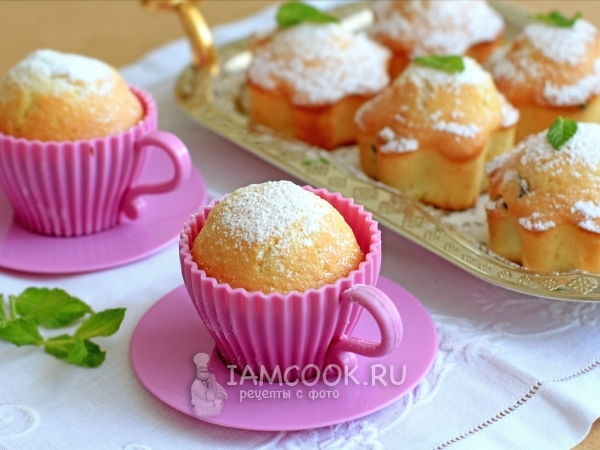 Кексы с изюмом в формах, рецепт с фото