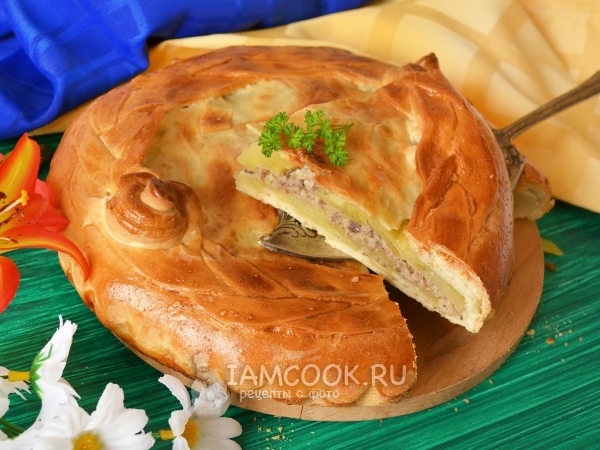 Пирог с рыбными консервами и картошкой, рецепт с фото